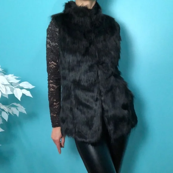 ⭐️NEW⭐️White House Black Market (WHBM) Black Faux Fur Vest - Picture 1 of 10